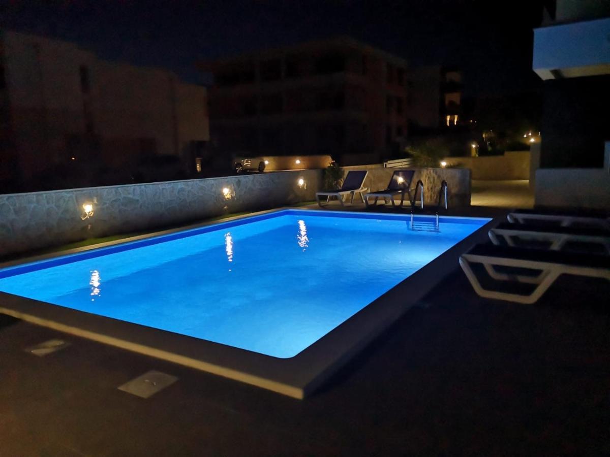 Villa Mateo Novalja Exteriör bild